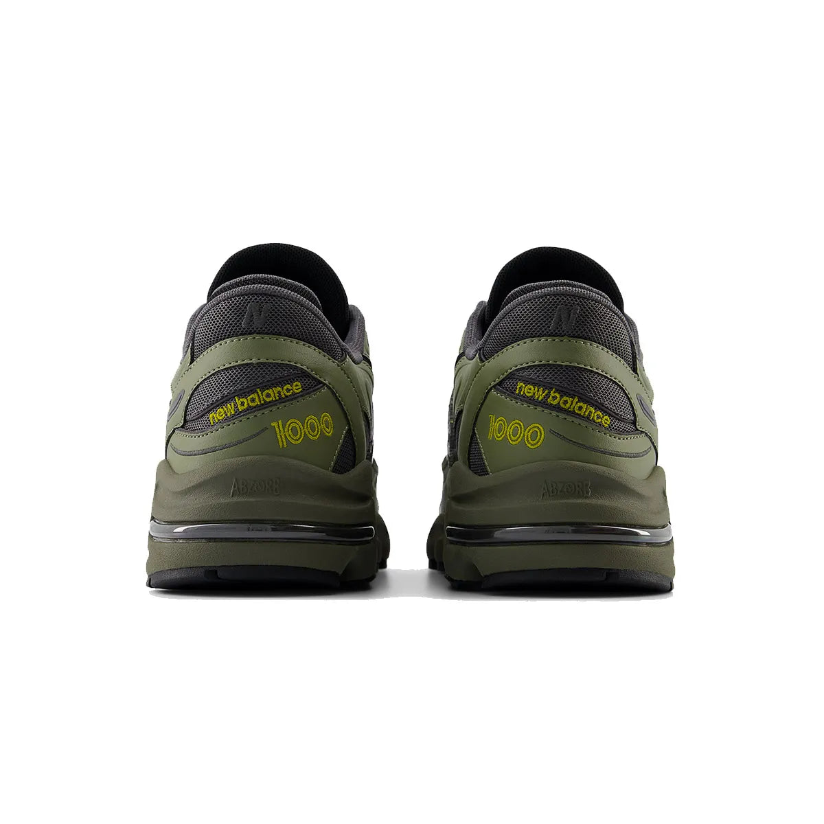 New Balance 1000 Army Green, par patika pogled na petu